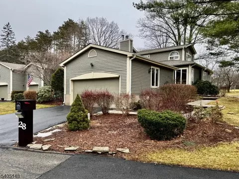 28 Old Fourth Dr, Oak Ridge, NJ 07438