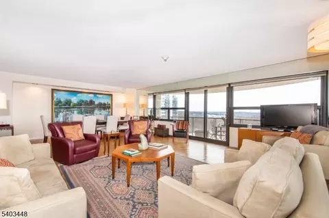 2 Claridge Dr #4MW, Verona, NJ 07044