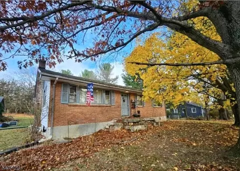60 Flower Ave, Washington, NJ 07882