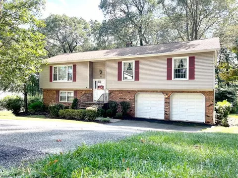 19 Chestnut Hill Rd, Randolph, NJ 07869