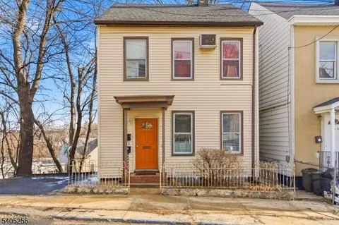 282 N 4th St, Paterson City, NJ 07522