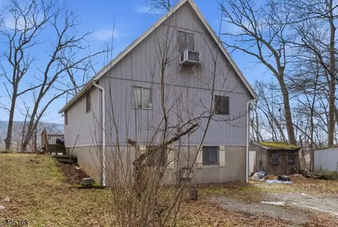12 Laurel Dr, Vernon, NJ 07462