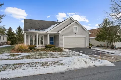 14 Stafford Ln, Belvidere, NJ 07823