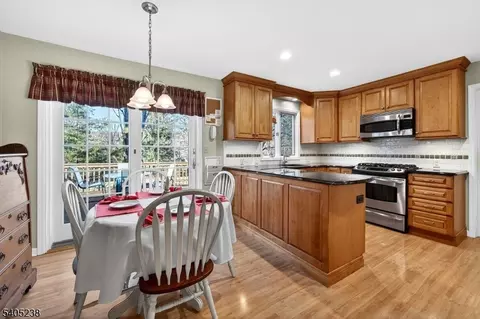 6 Phoenix Dr, Mendham, NJ 07945 photo 2