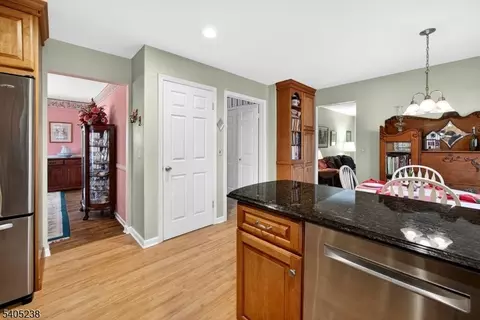 6 Phoenix Dr, Mendham, NJ 07945 photo 3