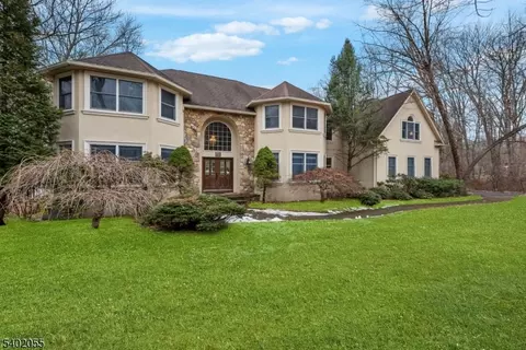 11 High Mountain Dr, Boonton, NJ 07005