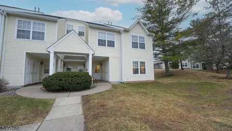 402 Hunt Dr, Milford, NJ 08848