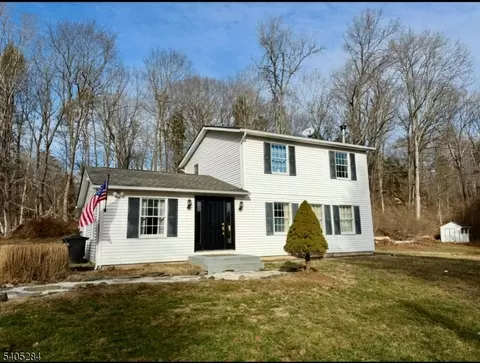 8 Luchetti Way, Newton, NJ 07860