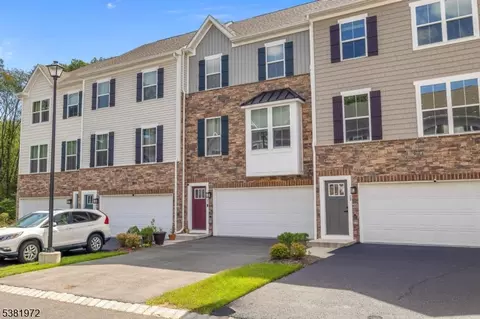 20 Peckwell St, Budd Lake, NJ 07828