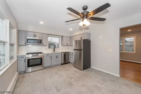 32 Walnut St, Pompton Lakes, NJ 07442