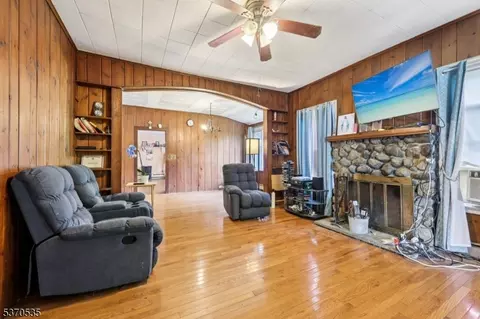 101 Seminole Ave, Lincoln Park, NJ 07035
