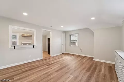 2-33 31st St, Fair Lawn, NJ 07410