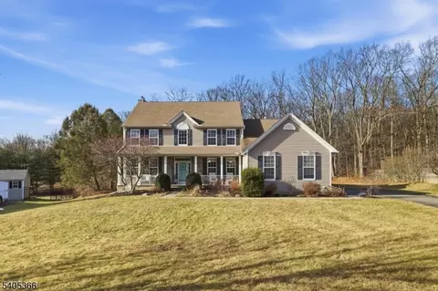15 Dorset Dr, Hackettstown, NJ 07840