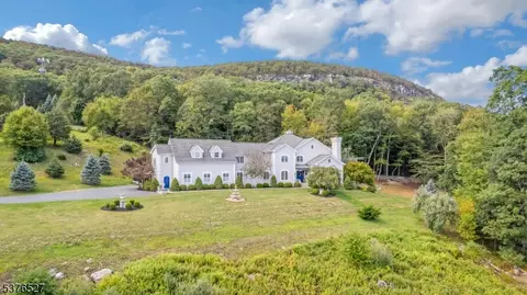 6 Mountain Ter, Columbia, NJ 07832