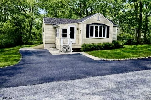 32 Millburn Rd, Lake Hopatcong, NJ 07849