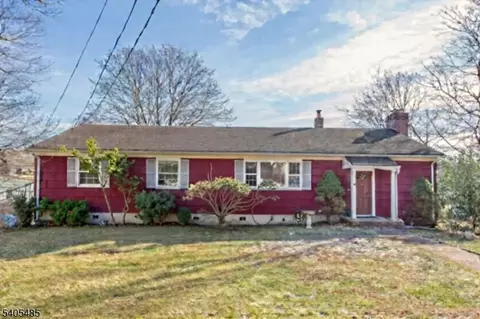 8 Franklin Dr, Randolph, NJ 07869