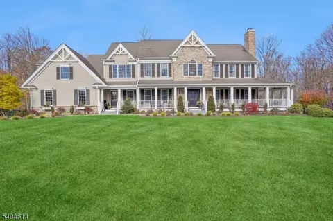 36 W Springtown Rd, Long Valley, NJ 07853