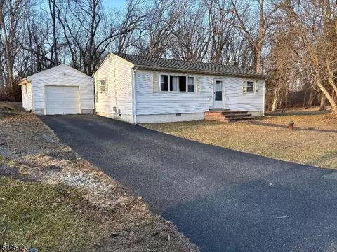 4 Spruce Dr, Green Twp, NJ 07821