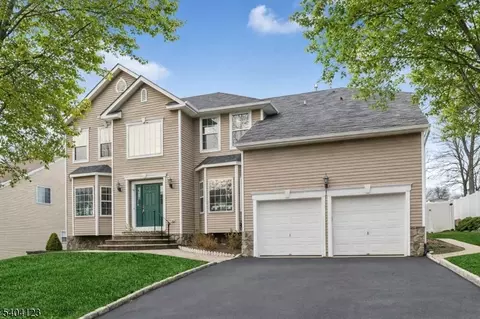 7 Winding Ridge Rd, Lake Hopatcong, NJ 07849