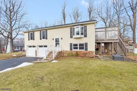 4 Bantry Ct, Highland Lakes, NJ 07422