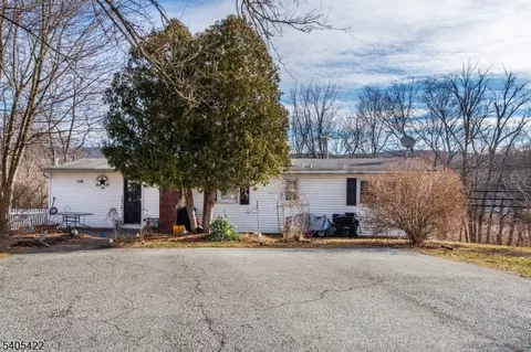 6 Mulberry St, Hamburg, NJ 07419