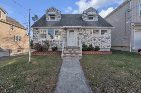 18 John St, Carteret, NJ 07008