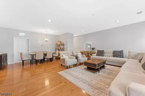 511 Brittany Dr, Wayne, NJ 07470 photo 5