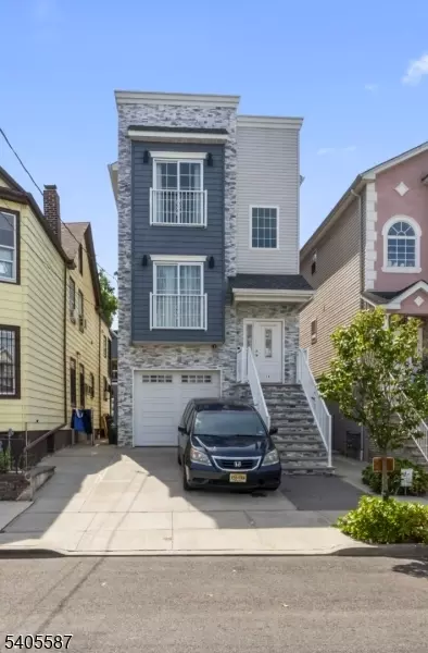 14 Spencer St, Elizabeth, NJ 07202