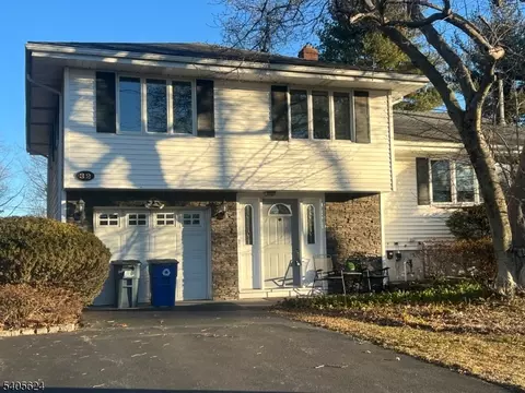 32 Augusta Dr, Wayne, NJ 07470