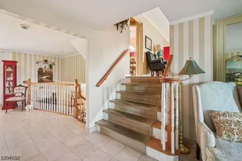 32 Augusta Dr, Wayne, NJ 07470 photo 6