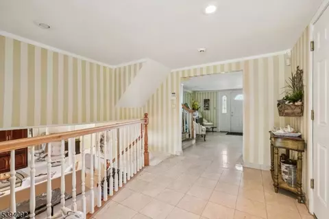 32 Augusta Dr, Wayne, NJ 07470 photo 7