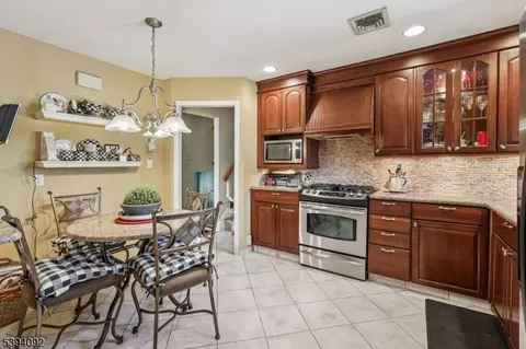 32 Augusta Dr, Wayne, NJ 07470 photo 22