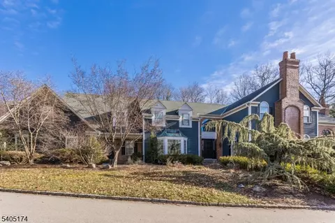 7 Beacon Hill Dr, Chester Twp, NJ 07930