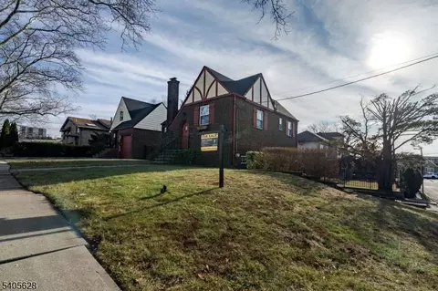 820 Elizabeth St, Ridgefield, NJ 07657