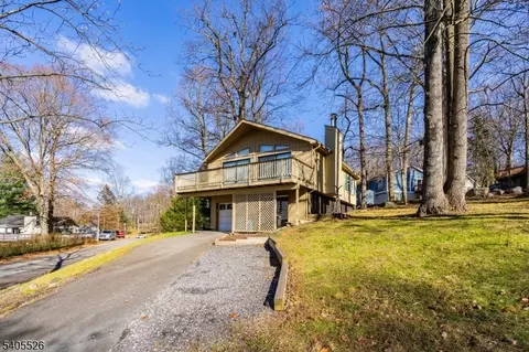 5 Deer Run Dr, High Bridge, NJ 08829