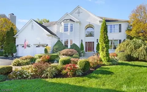 31 Mcfarlane Cir, Monroe Township, NJ 08831