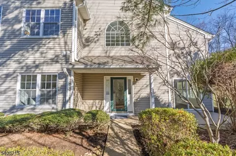 22 Oak Knoll Lane Condo, Bedminster, NJ 07921