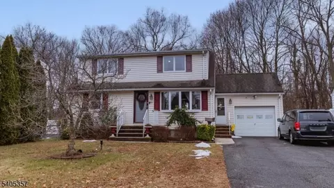 22 Greendale Ave, Pompton Plains, NJ 07444