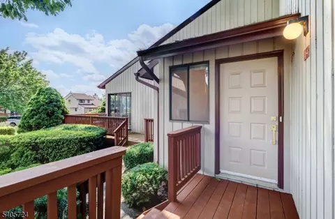 250 Ridgedale Ave #4, Florham Park, NJ 07932