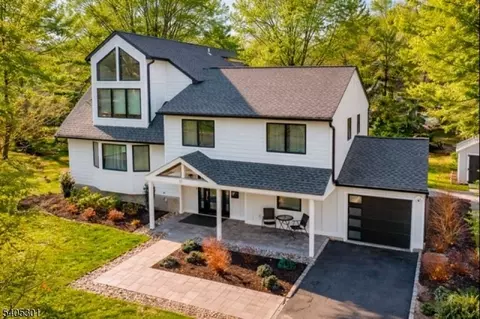 17 Badgley Dr, New Providence, NJ 07974