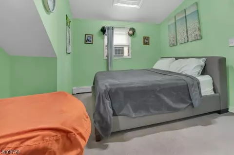 34 Chase Ave, Avenel, NJ 07001
