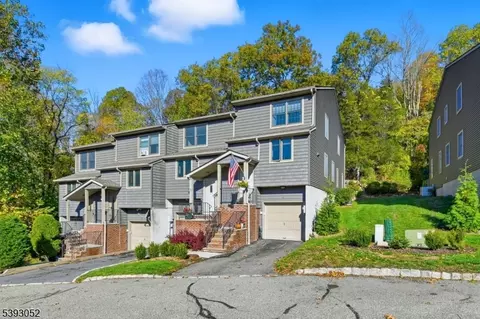 3 Mountain Ridge Rd, Bloomingdale, NJ 07403
