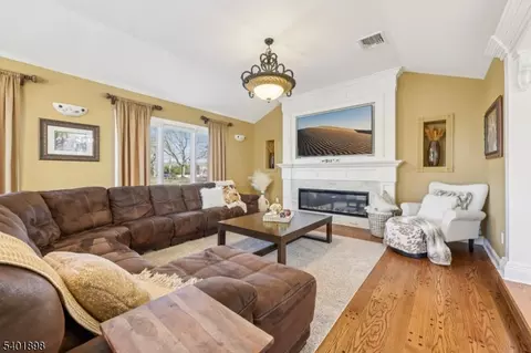 761 Valley Rd, Wayne, NJ 07470 photo 2