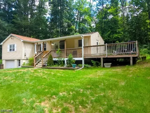 17 Youngs Rd, Newton, NJ 07860