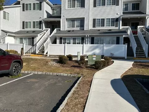 61 Cheswich Ct, Bedminster, NJ 07921
