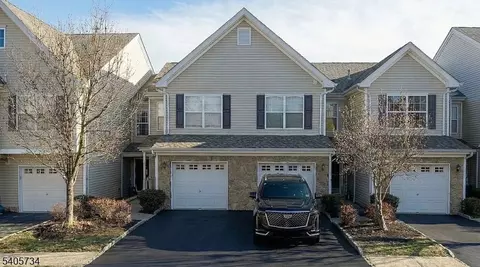 136 Mountainside Dr, Pompton Lakes, NJ 07442
