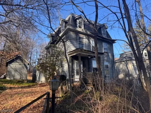 4 High St, Glen Gardner, NJ 08826