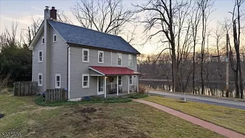17 Old River Rd, Milford, NJ 08848