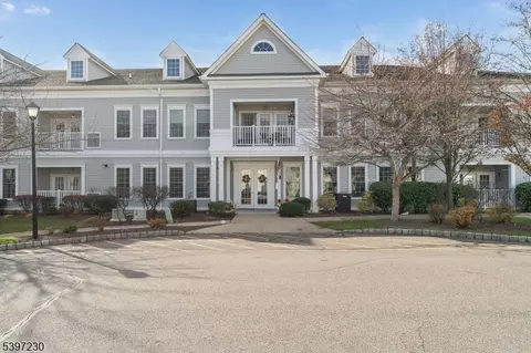 5019 Brookfield Glen Dr, Belvidere, NJ 07823