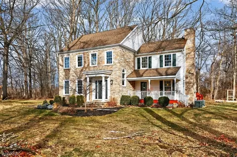 101 Parker Rd, Bloomsbury, NJ 08804